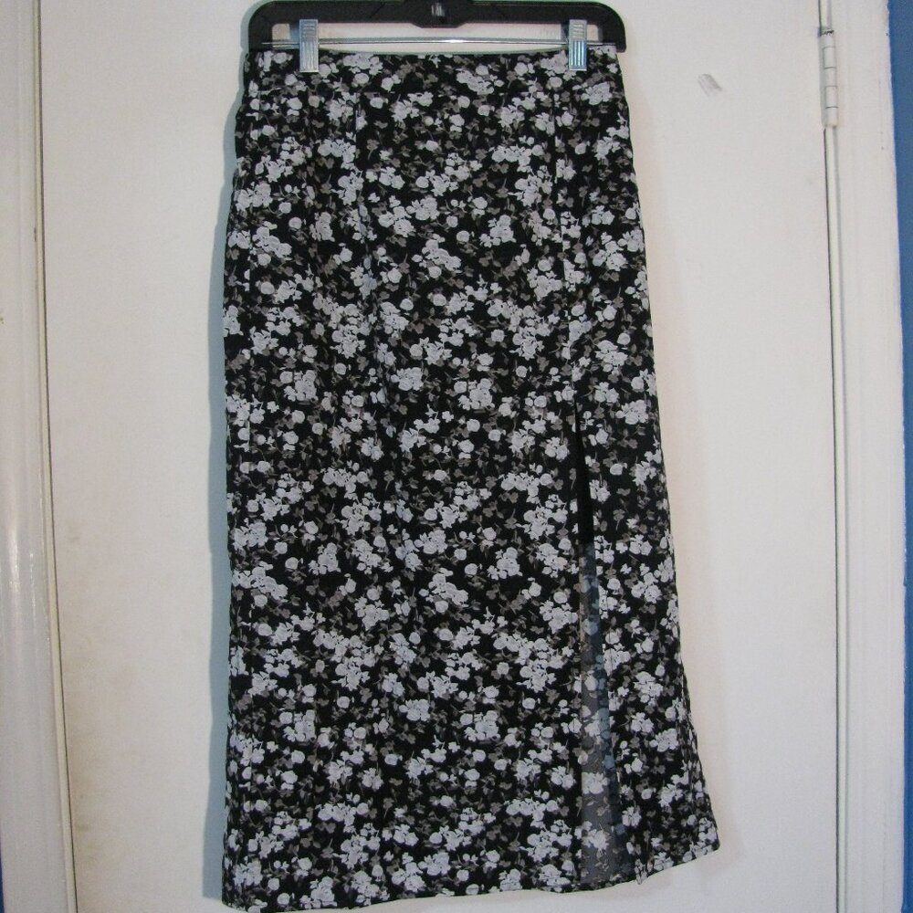 * Avanova Skirt Medium NWT Black White Floral Midi New